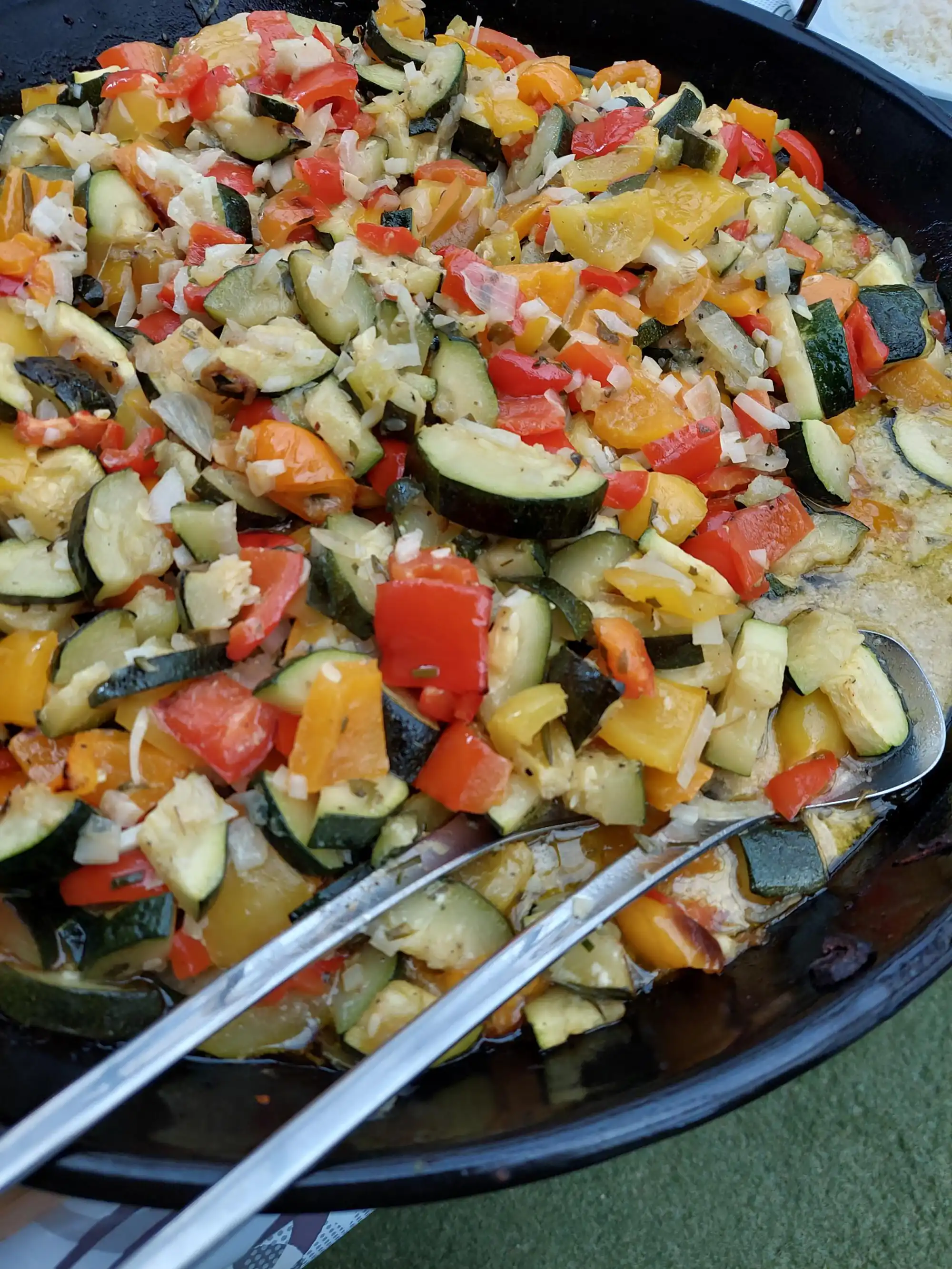 Pollofino mit lauwarmem Gemüsesalat & Pimientos